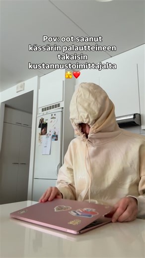 Henriikka Rönkkönen | Eilen tuli käsikirjoitus takaisin palautteiden kera! 😇 Se jännittää mua JOKA KERTA EDELLEEN ihan hirveästi. ❤️ Oikein vatsanpohjasta... | Instagram