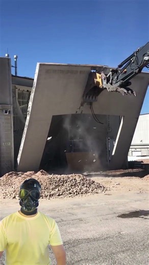 Wall Collapse Gone Wrong | Demolition Fail Explained.