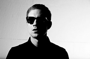 Watch: Riton - 'Rinse & Repeat' video   Top Ten in midweeks • WithGuitars