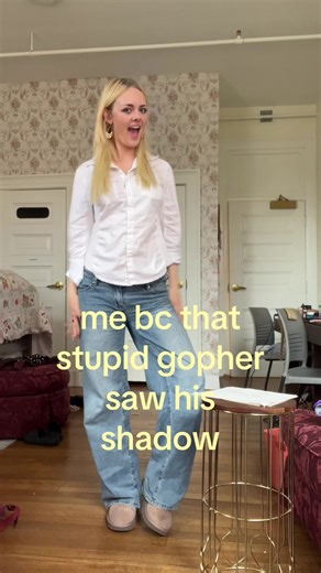 im personally going to go talk to him #winter #punxsutawneyphil | gopher