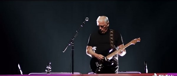 Roger Waters The Wall with David Gilmour at O2 London