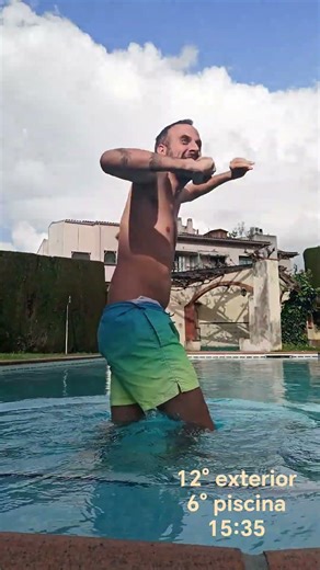 Día 68 Bañándome en una piscina 🍑🍑 #shorts #youtubeshorts #marzo #piscinas #desafíos #virslshorts