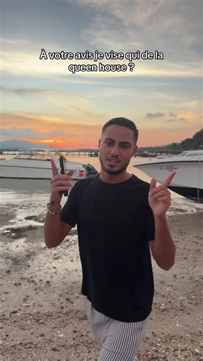 วิดีโอของ Aksel à la Queen House 🇹🇭 (@aksel.sks) พร้อมเพลง Distances - Djadja & Dinaz