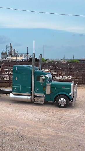 Exploring the Peterbilt 379: A Big Rig Classic