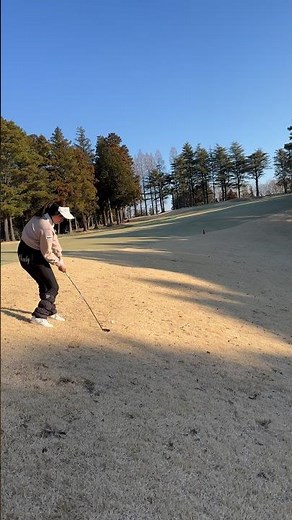 この難しい傾斜を難なく打ってしまう山内鈴蘭。#ゴルフ #golf #山内鈴蘭 #ゴルフ女子 #shorts