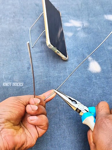 Create Your Own Mobile Phone Stand Easily