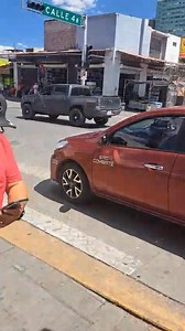 #Chihuahua | ‼️ Denuncian a taxista gandalla por obstaculizar paso peatonal en el Centro; "las personas tienen que andar sorteando los carros, porque los taxistas se estacionan donde les da la gana" ‼️ ➡️ https://arnoticias.com.mx/pub/62262 #ARnoticias #Chihuahua #Taxista #Gandalla #PasoPeatonal #DenunciaCiudadana #CUU | AR Noticias