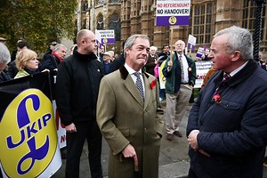 Video: Nigel Farage leads protest against European arrest warrant in Westminster