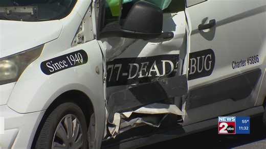 1 injured in crash with fire truck in Hermitage