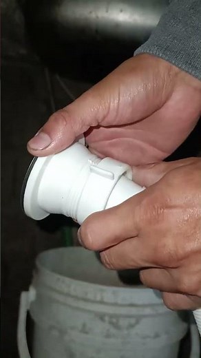 Cambio de un sifón de agua (sifón flexible) #ideasen5minutos #contentcreator #trabajo #plomería #fyp