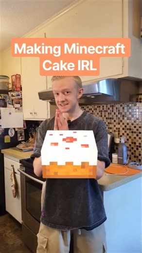 making a #minecraft cake irl 👨‍🍳
