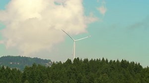 Faulty wind turbine 4K