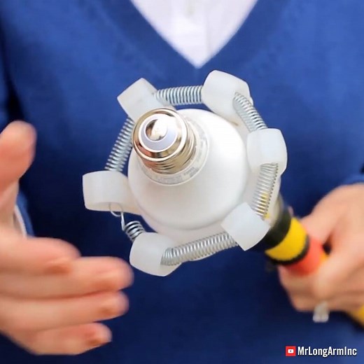 This light bulb changer with extension pole eliminates the need for a ladder.. | Interesting Engineering