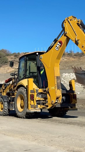 Caterpillar Demonstration & Learning Centers on Instagram: "New machine - original DNA. 🦾 The first Cat® backhoe loader was built in 1985, co-developed by our teams in Illinois (USA) and Desford (UK). This 432 model brings optimal operator comfort and control, interactive screens, powershift transmission and much more. It is just one of the 50-plus machines in our fleet, available for demos and training for our visitors. Hit like if backhoe loaders are part of your day-to-day work. 💛 #meetthef