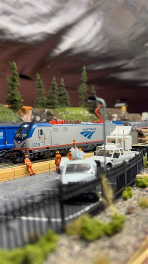 HO Scale Amtrak ACS-64 Horn Show #nj #amtrak #train #railway #hornshow #hoscale #modeltrains #mini