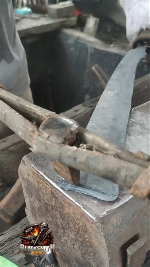 Not many people know how to quickly cut steel #art #blacksmith #ironcutting #art #reels #shorts