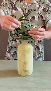 21K views · 331 reactions | Christmas gift! How to create this easy phormium structure for your hand tied bouquets! | Leopoldo Gomez Floral Design | Facebook