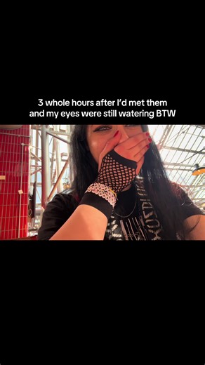 And when someone would ask “HOW WAS MEETING THEM??” I would start hyperventilating again and yelling in excitement 😭 GAWSHH I MISS IT SO MUCH - - #tylerjoseph #joshdun #twentyonepilots #tøp #formidable_dragon