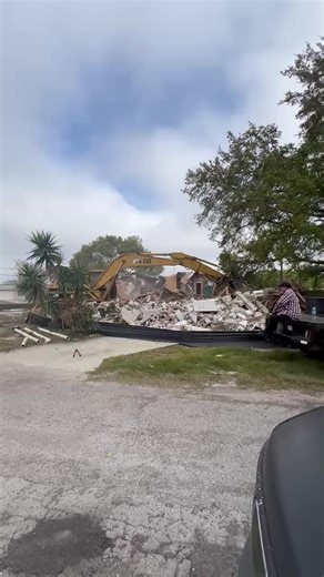 NEW CONSTRUCTION PROJECT: Out with the old, in with the new. We start demolishing a zombie house to make way for a new home. #ZombieHouses #ZombieHouseBuyers #ZombieHouseFlipping | Dolmar Cross