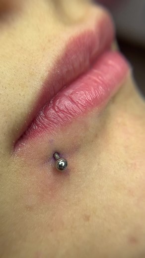 Labret Lateral Piercing: Vertical & Horizontal Placement