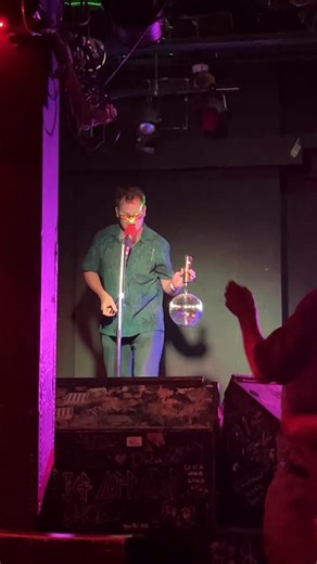 WORKING AS A WAITRESS IN A COCKTAIL BAR #karaoke #funkywinkerbeans #vancouver #thehumanleague