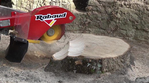 🪵 New stump grinders now available! The brand-new XYLOCROK 39 series from Rabaud is now available at Gespro Équipement. Whether you prefer the manual model (DM) or the self-propelled version (DA), these machines offer precise, powerful stump grinding for landscaping and green space maintenance. 👉 Contact us today to find the right model for your business! 📞 Danielle – 819 313-7081 ✉️ sales@gesproequipement.com | Gespro Équipement