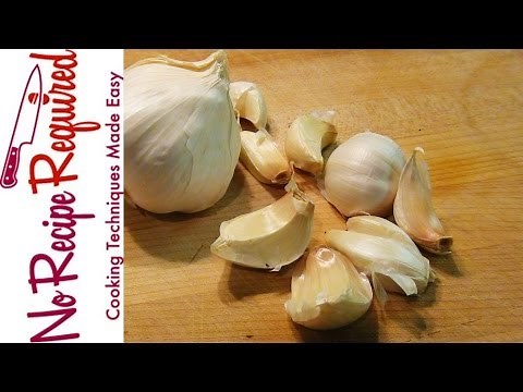 How to Separate A Garlic Bulb - NoRecipeRequired.com