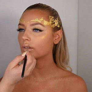 ✨24K GOLD LEAF MAKEUP ✨ YouTube 📽VIDEO is finally up on my channel! Click on the link below to see the full video and products used! @nikkietutorials snapchat filter recreations Inspired me to recreate an inspired version of one of my favourite #snapchat filters 󾬐✨ ARTIST: @melissasassinemakeup ✨󾬐MODEL: @tarahjanescott 󾠚󾠗MUSIC @michaelmayeda #melissasassine #makeupvideoss #hudabeauty #melissasassinecosmetics #benefitcosmetics #modelrockcosmetics #lillylashes #goldleafing #gold #goildfoil #n