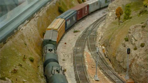 Golden State Model RR Museum - Track's Ahead