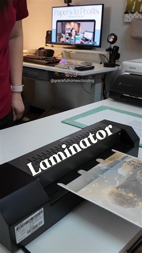 Laminating Machine: Is it Worth It?✨ 📌 What is it? A laminating machine is a tool that covers your paper products with a thin plastic film. This makes them stronger, water-resistant, and long-lasting. 📌 How does it help in creating paper products? Perfect ito for IDs, bookmarks, flashcards, worksheets, or anything na madalas gamitin ng kids. Hindi agad naglalaspag or nagiging lukot. Mas nagmumukha ring professional ang finish ng products mo, perfect kung binebenta mo sila. 📌 Is it worth it? I