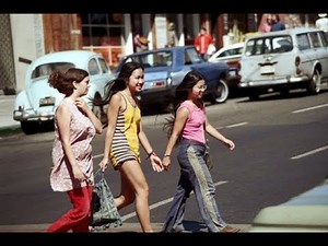 40 Candid Photographs Capture Street Styles of San Francisco Girls in the Early 1970s