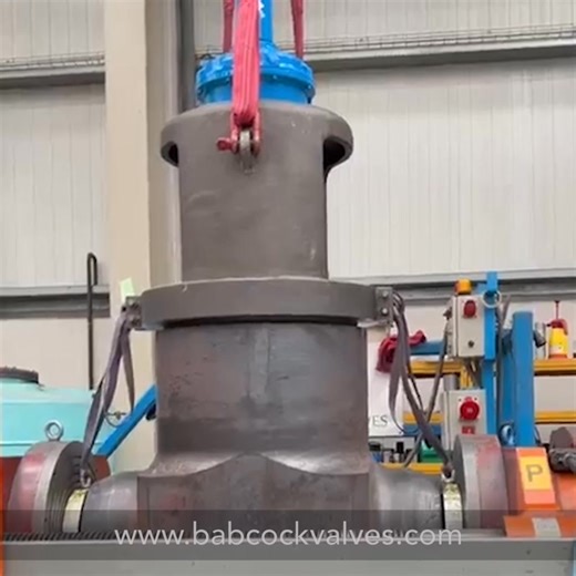 This video shows the hydrostatic test of the same MSIV parallel slide gate valve previously presented during earlier manufacturing stages. Hydrotesting is carried out as the final step before painting and packaging, allowing verification of the valve’s pressure-retaining components under controlled conditions. This valve is designed for combined cycle power plant applications and features a pressure seal bonnet design, parallel slide gate configuration, ASTM A182 F92 material, 16” size and ANSI 