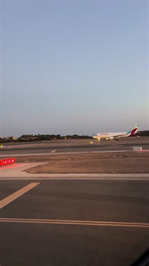 Colleagues first 🎩 #takeoff #pilotview #pilotlife #sunset #moonlight #moon #landscape #airbus #cockpit