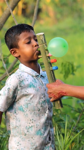Green Bamboo Balloon Launcher 🌿🎈 | Satisfying DIY Air Pressure Trick #craft #bamboo1 #ballongame