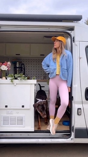 18K views · 1.2K reactions | THE PERFECT MORNING IN A VAN?☺️ Here is Courtnie from @courtandnate sharing her healthy start to a day living in a van What’s your idea of a good morning? Want to create your own campervan? Checkout VanLife Acadamy (LINK IN OUR PAGE BIO) for all the information and tutorials you need! #vanlifeproject #healthymorning #vanlifefood #vanlifemornings #eatingontheroad #vanlifeliving | Camper Hacker | Facebook