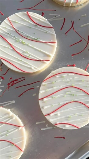 These start with a soft, buttery sugar cookie and are stuffed with Christmas Tree Cake Buttercream and yes, the buttercream has real mashed-up Christmas Tree Cakes mixed right in. 🔥 Warning… they’re dangerously good. Recipe in comments! Cooking with Karli christmas cookies | holiday baking | cookie recipes | easy christmas treats | christmas desserts | baking recipes | stuffed cookies | little debbie inspired | festive desserts | cookies for days | Cooking with Karli