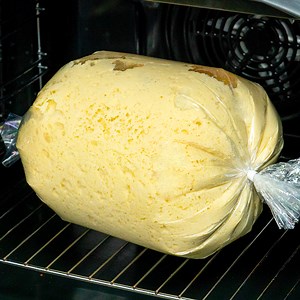 7.6M views · 12K reactions | Bu numarayı bir fırıncıdan öğrendim! Bütün aile şaşkın! Malzemeler: yumurta: 2 adet şeker: 6 g tuz: 4 g kabartma tozu: 10 g kuru maya: 10 g eritilmiş tereyağ: 50 g süt: 450 ml un: 800 g jambon: 200 g cheddar: 200 g yumurta: 1 adet susam: 10 g mayonez: 150 g ekşi krema: 150 g yeşil soğan: 20 g sarımsak: 5 g sert peynir: 100 g tuz: 3 g karabiber: 2 g limon suyu: 10 ml | Cookrate - Turkey | Facebook