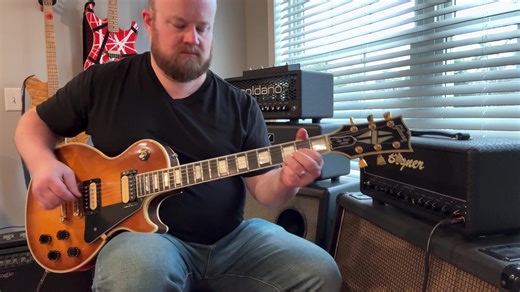 Gibsunday! Random licks in D minor. Gear used: 1991 Gibson Les Paul Custom Honeyburst with Lindy Fraylin hot PAF’s. Bogner 3534 Esctacy head. Tc Electronic Nova Delay in the loop. Running through my late 1970’s Marshall 4x12 with the original G12H30 Blackbacks. #guitar #gibson #bogner #shred #tone