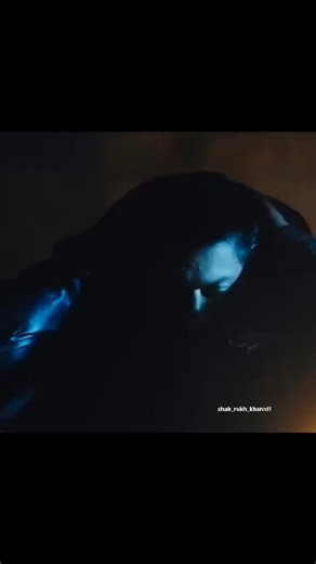 🍁ⒹⒺⒺⓅⒶⓀ🍁 on Instagram: "日本利用压电瓷砖将脚步转化为电能。这些瓷砖捕捉来自你脚步的动能。当你行走时，你的重量和动作会对瓷砖产生压力。瓷砖会轻微弯曲，从而产生机械应力。瓷砖内部的压电材料将这种应力转化为电能。每一步都会产生少量电荷，而数百万步结合在一起就能产生足够的电力来驱动 LED 灯、数字显示屏和传感器。在像涩谷车站这样繁忙的地方，每天大约有 240 万个脚步为这一系统作出贡献。这些电能可以被储存或立即使用，从而减少对传统电力来源的依赖，并支持可持续的城市基础设施。这种方法将日常运动转化为实用的可再生能源 #日本 #知识 #事实 #你知道吗 #推荐 #科技 #创新 #历史 #技术 #实验 #热门 日本利用压电瓷砖将脚步转化为电能。这些瓷砖捕捉来自你脚步的动能。当你行走时 #techwaseem 你的重量和动作会对瓷砖产生压力。瓷砖会轻微弯曲，从而产生机械应力。瓷砖内部的压电材料将这种应力转化为电能。每一步都会产生少量电荷，而数百万步结合在一起就能产生足够的电力来驱动 LED 灯、数字显示屏和传感器。在像涩谷车站这样繁忙的地方，每