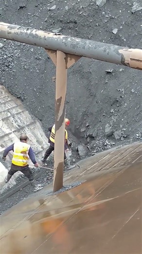 Managing an aggregate plant is a constant balancing act! ⚖️ From my experience, the biggest hurdles