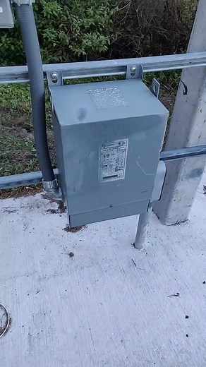 How a step transformer works. #ITS intelligent transportation systems. #howto #nowyouknow #transformer #electrical #Dad #traffic