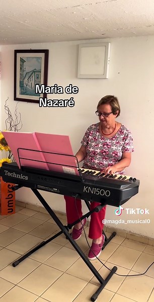 Música Católica: Maria de Nazaré no Teclado