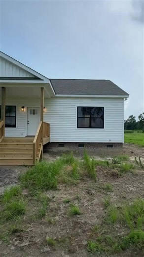 Special thanks to the Godwin family for allowing me to show off their brand new modular home! This prefab house is setup by Future Homes! WATCH THE FULL TOUR ON THE CHANNEL FOR ALL THE INFO AND PRICING, link in bio! #modularhome #prefabhouse #manufacturedhomes #realestate #housetour