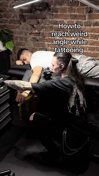 Using a stool to tattoo is overrated. #tattoo #london #funny #funnyvideos