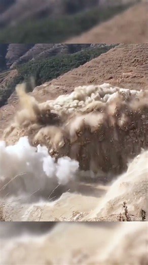 Carbon dioxide gas rock breaking system, non-chemical blasting, belong to Gas Physical Cracking