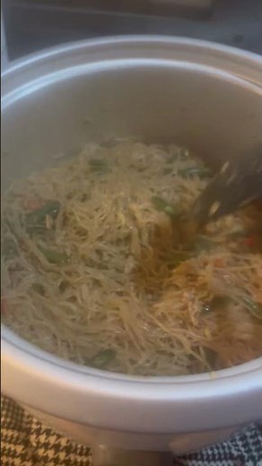 Cooking cellophane noodles with veges and minced meat #everyone #cooking #cookingchannel #viralvideo