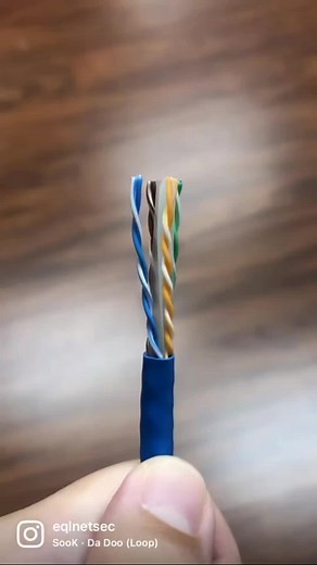 Straightening twisted pair trick for RJ45 termination. #cable #cables #diy #structuredcabling #lowvoltage #lowvoltagetech #cat6 #cat5 #rj45 #ethernet #patchcord #patchcable #connector #electrician