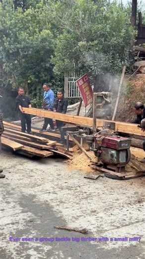 Manual Log Milling: Teamwork to Cut Large Timber