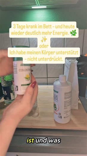 Jasmin Trieschmann on Instagram: "Die letzten 3 Tage lag ich komplett flach 🤧 Heute? Ich merke deutlich, wie mein Körper wieder in Schwung kommt. Was ich gemacht habe? 👉 Meinem Körper gegeben, was er braucht. Mein aktueller Gesundheitscocktail besteht aus: 🌿 Aloe Vera Gel 💧 Wasser 🌱 VitaActiv Zusätzlich unterstütze ich meinen Körper mit: 💪 Colostrum (mehrmals täglich) 🍵 Kräuterfasten-Tee, um den Körper sanft beim Ausleiten zu unterstützen Ich bin überzeugt: ✨ Unser Körper kann unglaublich
