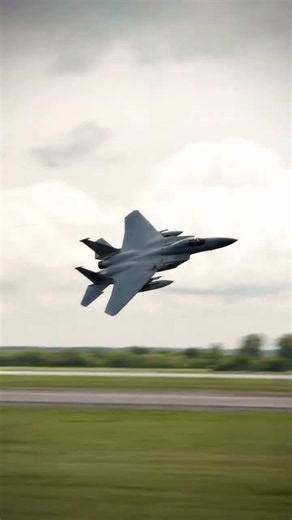 Everyone Thought the F-15 Was Landing... Then THIS Happened 😱✈️ #F15 #eaglesnews